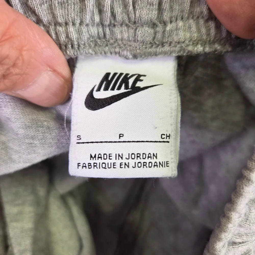 Nike Mens Sportswear Joggers Grey Heather Tapered Sweatpants Small 4100
